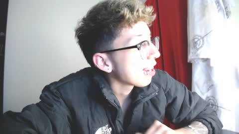 Snapshot of _thomas_hot_ chatting on 01-15-25, 12:04 Thomas online show from 01-15-25, 12:04