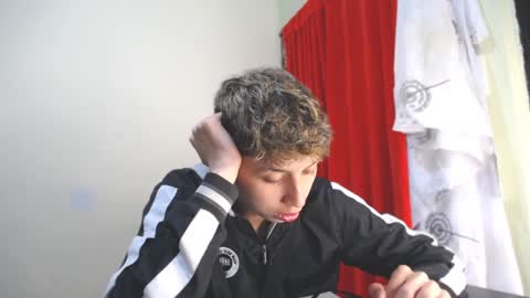 Snapshot of _thomas_hot_ chatting on 01-20-25, 05:59 Thomas online show from 01-20-25, 05:59