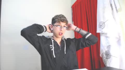 Snapshot of _thomas_hot_ chatting on 01-21-25, 02:33 Thomas online show from 01-21-25, 02:33