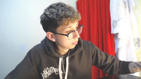 Snapshot of _thomas_hot_ chatting on 01-22-25, 06:10 Thomas online show from 01-22-25, 06:10