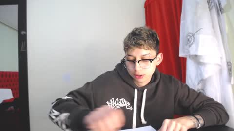 Snapshot of _thomas_hot_ chatting on 01-23-25, 09:50 Thomas online show from 01-23-25, 09:50