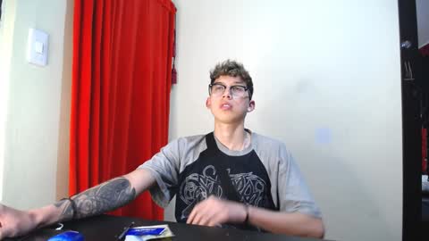 Snapshot of _thomas_hot_ chatting on 01-28-25, 08:15 Thomas online show from 01-28-25, 08:15