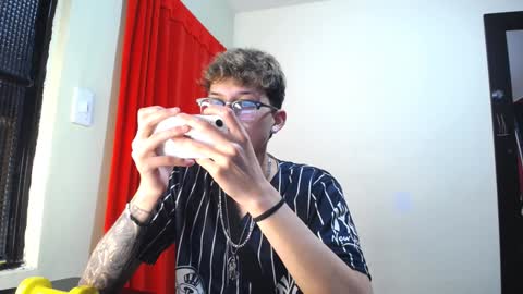 Snapshot of _thomas_hot_ chatting on 01-31-25, 01:11 Thomas online show from 01-31-25, 01:11