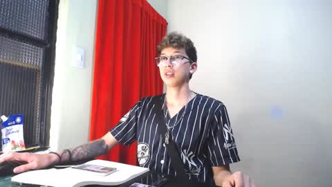 Snapshot of _thomas_hot_ chatting on 02-04-25, 06:38 Thomas online show from 02-04-25, 06:38