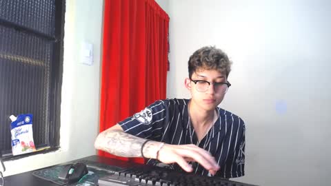 Snapshot of _thomas_hot_ chatting on 02-04-25, 09:41 Thomas online show from 02-04-25, 09:41