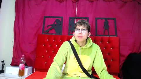 Snapshot of _thomas_hot_ chatting on 02-15-25, 02:15 Thomas online show from 02-15-25, 02:15