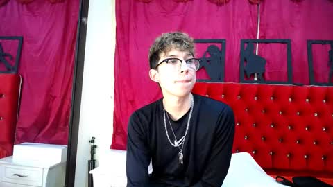 Snapshot of _thomas_hot_ chatting on 02-16-25, 07:27 Thomas online show from 02-16-25, 07:27