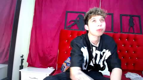 Snapshot of _thomas_hot_ chatting on 02-26-25, 04:36 Thomas online show from 02-26-25, 04:36