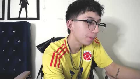 Snapshot of _thomas_hot_ chatting on 09-10-25, 02:33 Thomas online show from 09-10-25, 02:33