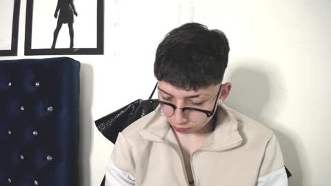 Snapshot of _thomas_hot_ chatting on 09-17-25, 01:07 Thomas online show from 09-17-25, 01:07