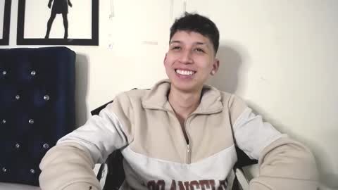 Snapshot of _thomas_hot_ chatting on 09-18-25, 03:52 Thomas online show from 09-18-25, 03:52