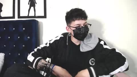 Snapshot of _thomas_hot_ chatting on 09-26-25, 04:05 Thomas online show from 09-26-25, 04:05