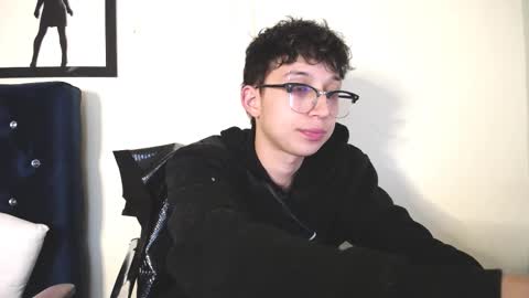 Snapshot of _thomas_hot_ chatting on 10-24-25, 01:35 Thomas online show from 10-24-25, 01:35