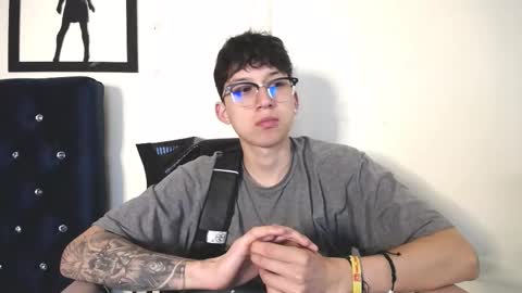 Snapshot of _thomas_hot_ chatting on 10-29-25, 01:19 Thomas online show from 10-29-25, 01:19