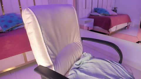 Rousse  online show from 01-18-26, 07:17