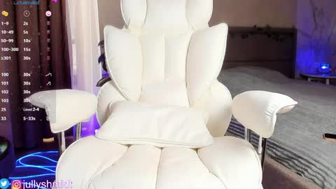 Julia online show from 04-10-26, 05:34