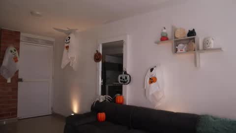 Anastasia Vahos online show from 10-28-25, 05:15