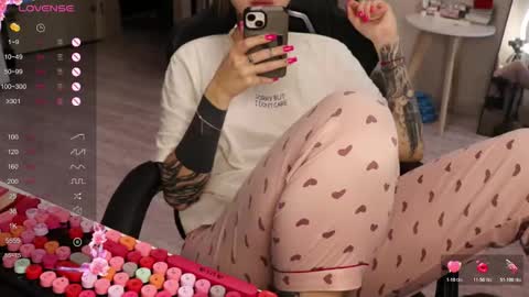 Alis online show from 11-12-25, 08:04