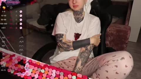 Alis online show from 04-25-26, 05:10