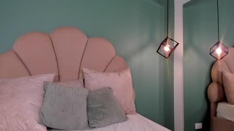 Snapshot of _vix555_ chatting on 12-16-24, 10:40 Vix online show from 12-16-24, 10:40