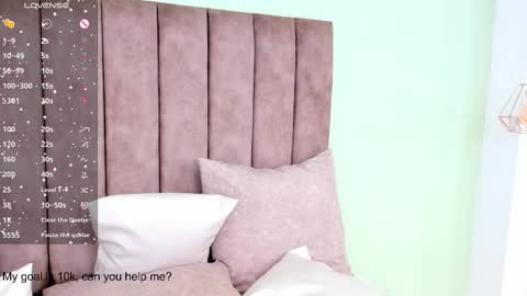 Snapshot of _vix555_ chatting on 03-05-25, 01:10 Vix online show from 03-05-25, 01:10