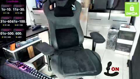 Snapshot of _vix__ chatting on 10-18-25, 10:54  Vix  online show from 10-18-25, 10:54