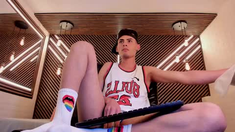 Snapshot of _white_fox_ chatting on 02-21-25, 05:24 white fox online show from 02-21-25, 05:24