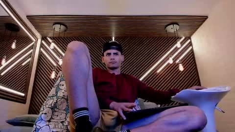 Snapshot of _white_fox_ chatting on 03-10-25, 11:32 white fox online show from 03-10-25, 11:32