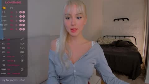 Snapshot of _your_tessa chatting on 12-20-24, 11:00 Tessa - online show from 12-20-24, 11:00