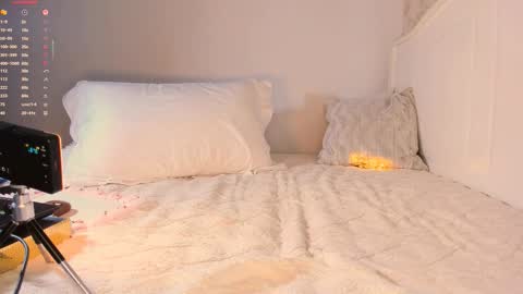 Snapshot of a1l3na_al3 chatting on 09-15-25, 09:53   Alena  online show from 09-15-25, 09:53