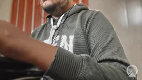 Sleepy owl online show from 10-08-25, 08:34