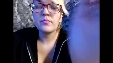 Snapshot of a6909 chatting on 12-21-24, 06:02 Bree Anna online show from 12-21-24, 06:02