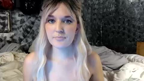 Snapshot of a6909 chatting on 01-12-25, 11:58 Bree Anna online show from 01-12-25, 11:58