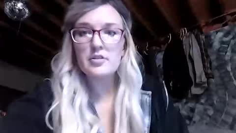 Snapshot of a6909 chatting on 01-13-25, 03:56 Bree Anna online show from 01-13-25, 03:56