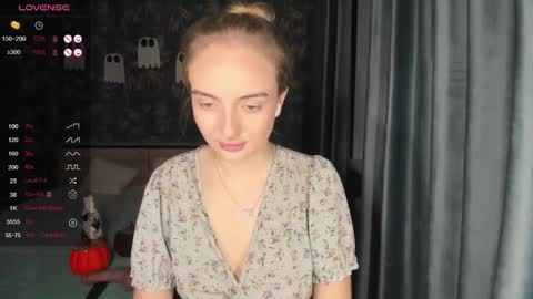 Adelina online show from 10-28-25, 01:47