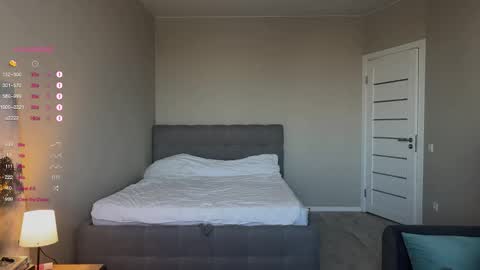 Mila and Jess online show from 10-08-25, 12:14