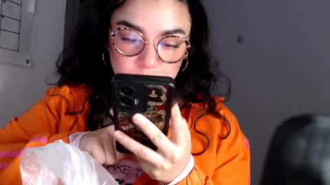 Snapshot of a_savage_woman_place chatting on 12-18-25, 12:06 Leona online show from 12-18-25, 12:06