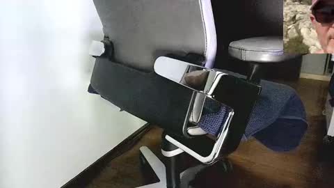 Aaron online show from 03-05-25, 05:50