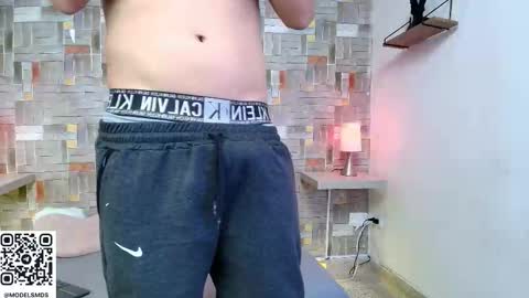 Aaron y Antonella online show from 11-09-25, 09:02