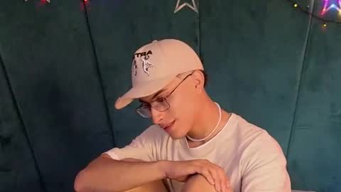 Aaron Ezequiel online show from 12-13-25, 09:53