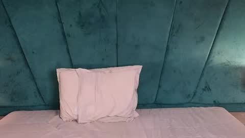 Snapshot of aaron_eze chatting on 04-17-26, 12:41 Aaron Ezequiel online show from 04-17-26, 12:41