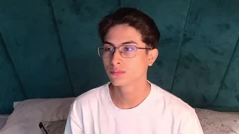 Snapshot of aaron_eze chatting on 04-26-26, 12:36 Aaron Ezequiel online show from 04-26-26, 12:36