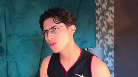 Snapshot of aaron_eze chatting on 05-05-26, 02:14 Aaron Ezequiel online show from 05-05-26, 02:14