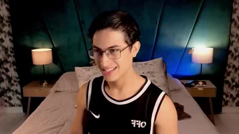 Snapshot of aaron_eze chatting on 05-29-26, 12:58 Aaron Ezequiel online show from 05-29-26, 12:58