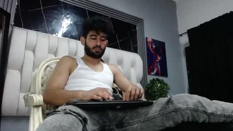 aaron_jones_1 online show from 04-25-26, 09:56