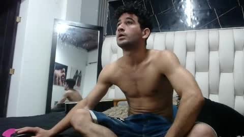 aaron_jones_1 online show from 05-01-26, 05:45