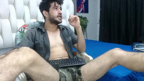 aaron_jones_1 online show from 05-09-26, 03:45