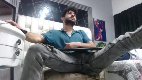 aaron_jones_1 online show from 05-14-26, 03:35
