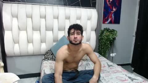 aaron_jones_1 online show from 05-20-26, 03:02