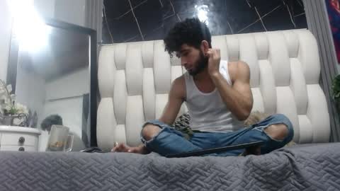 aaron_jones_1 online show from 05-30-26, 09:17